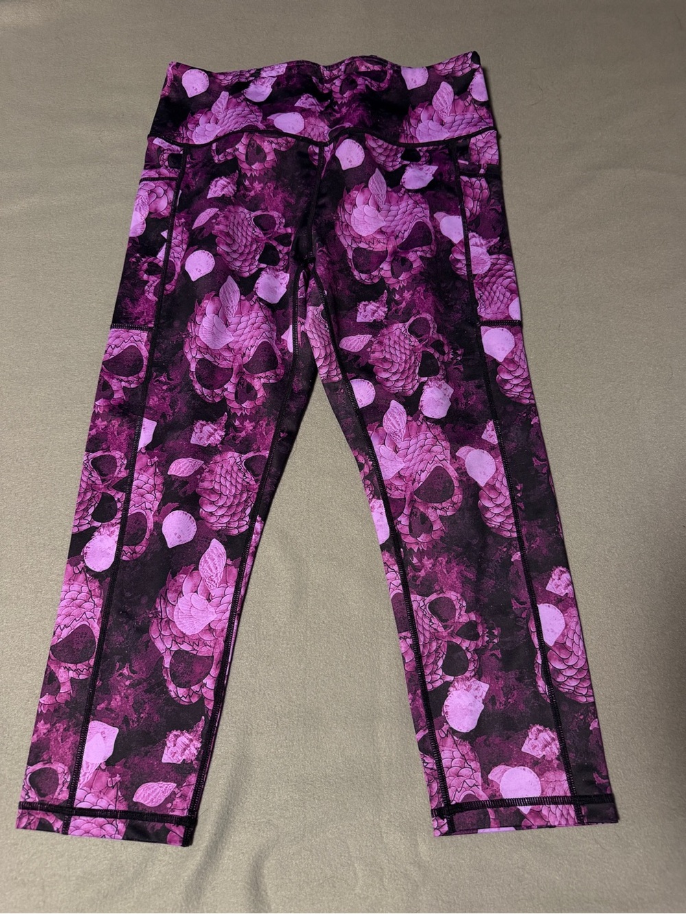 Women's Purple Skull-Print Performance Leggings Capri Length